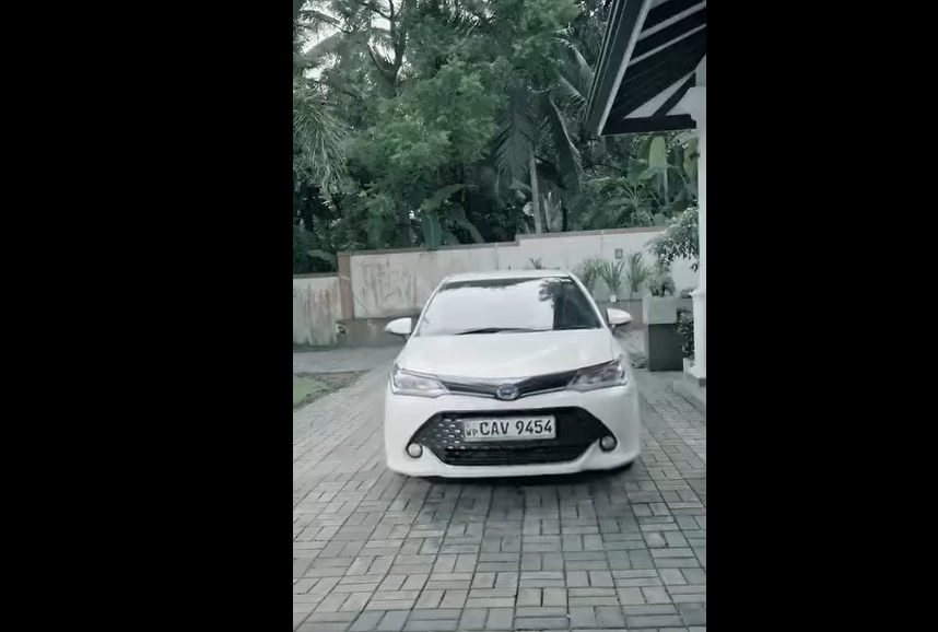  ඔයාගේ කාර් එකටත් Arpico Bucket Car Mat